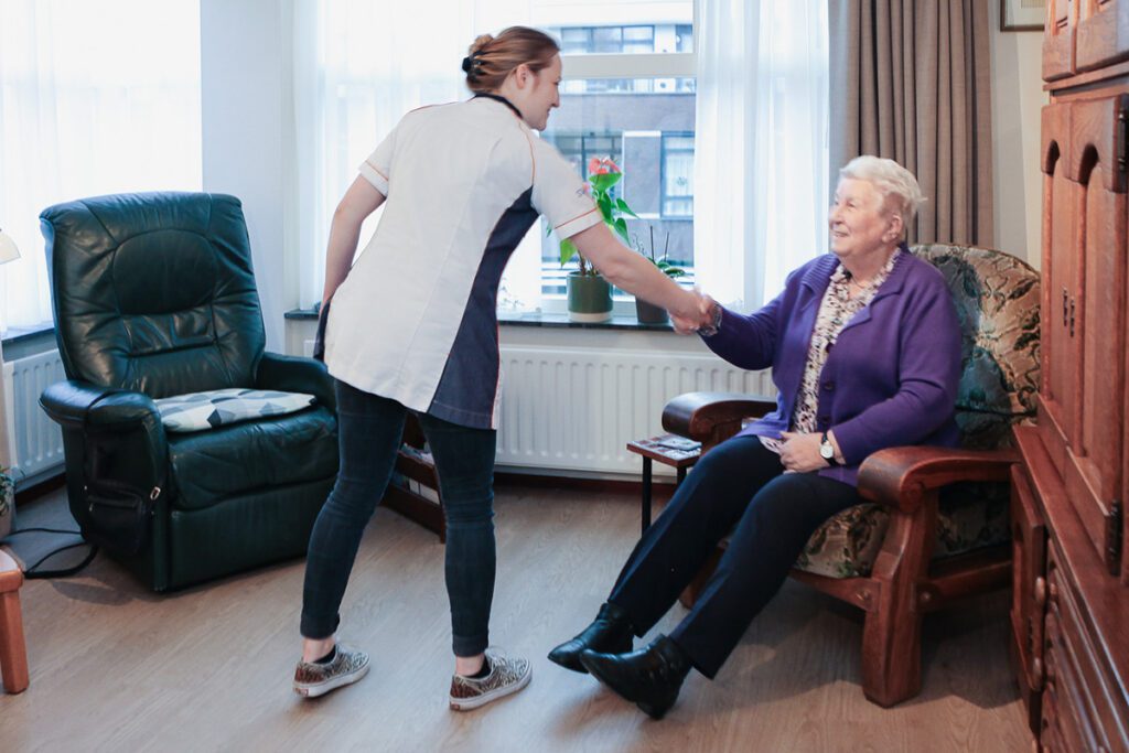 Samira werkt flexibel in de zorg